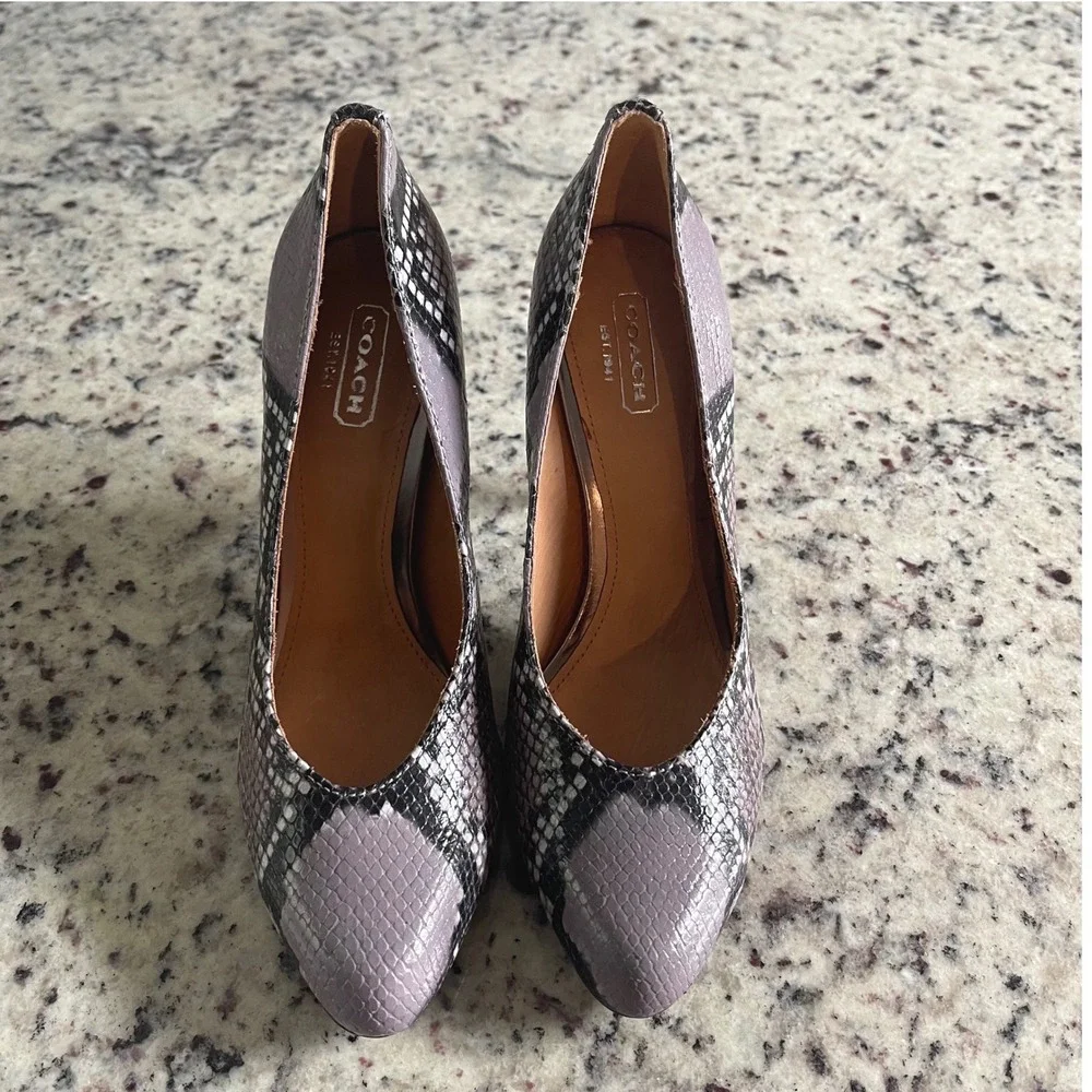 Coach Snakeskin Pumps Womens 6.5 B Lavender Black Pointed Toe Stiletto Heels